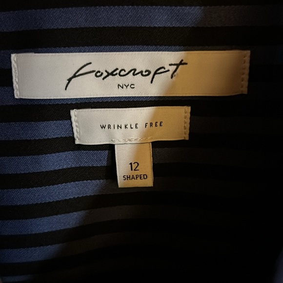 Unworn ladies cotton blouse, buttons are black faceted. Vintage Foxcroft NYC. - Picture 2 of 5